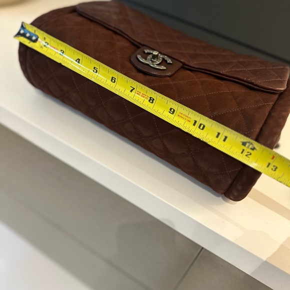 CHANEL Burgundy Shoulder Bag with Quilted Design and Chain Strap - Picture 10 of 13